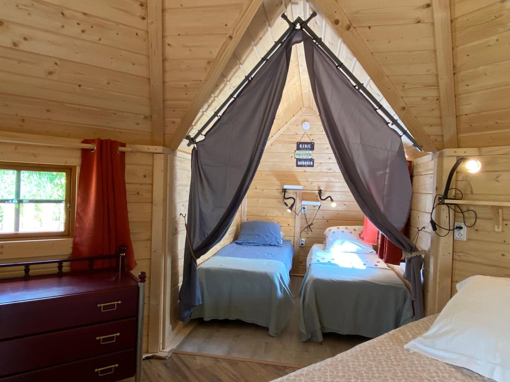 Le Petit Moulin Hotell Pouzauges Eksteriør bilde