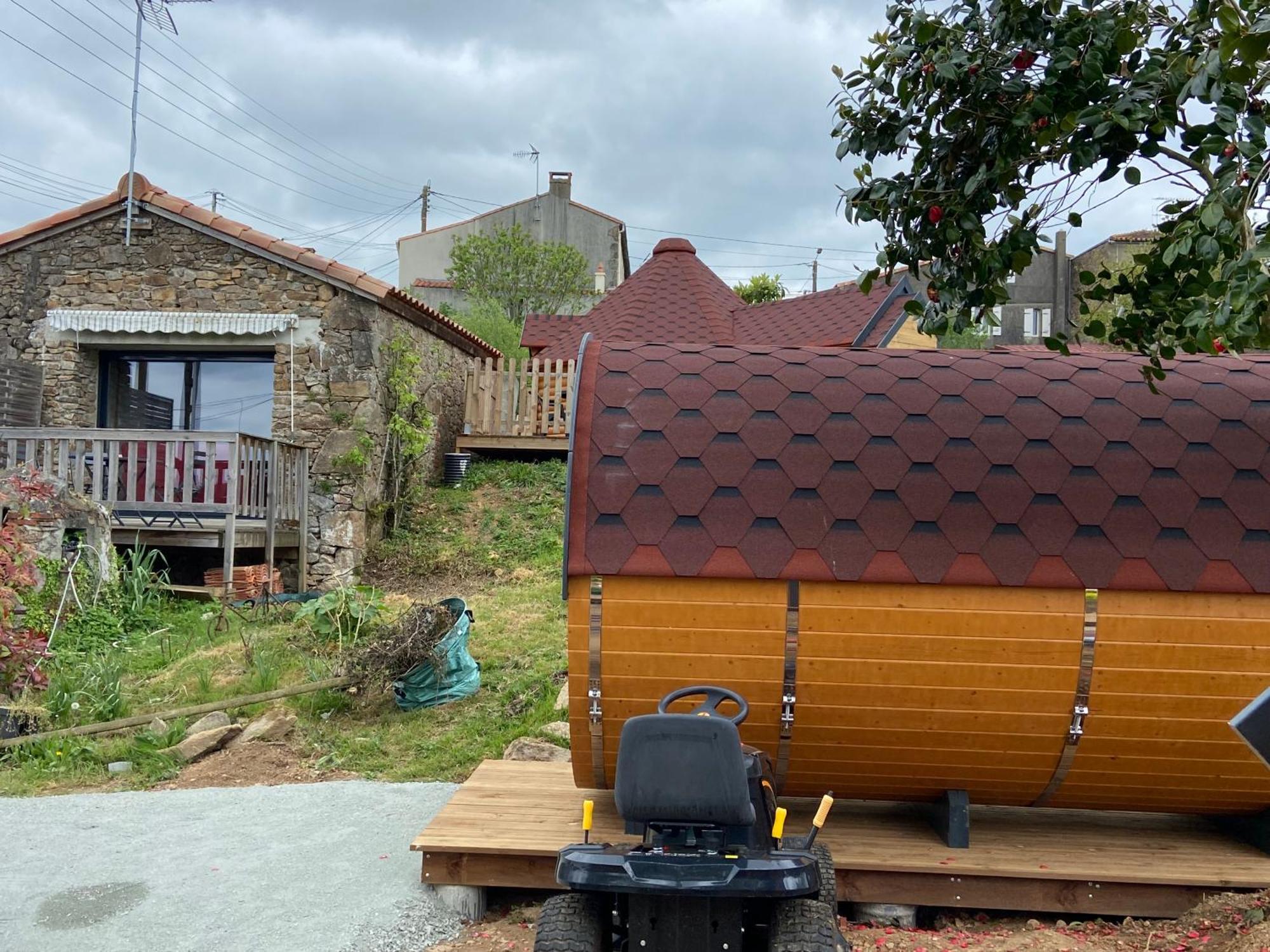 Le Petit Moulin Hotell Pouzauges Eksteriør bilde